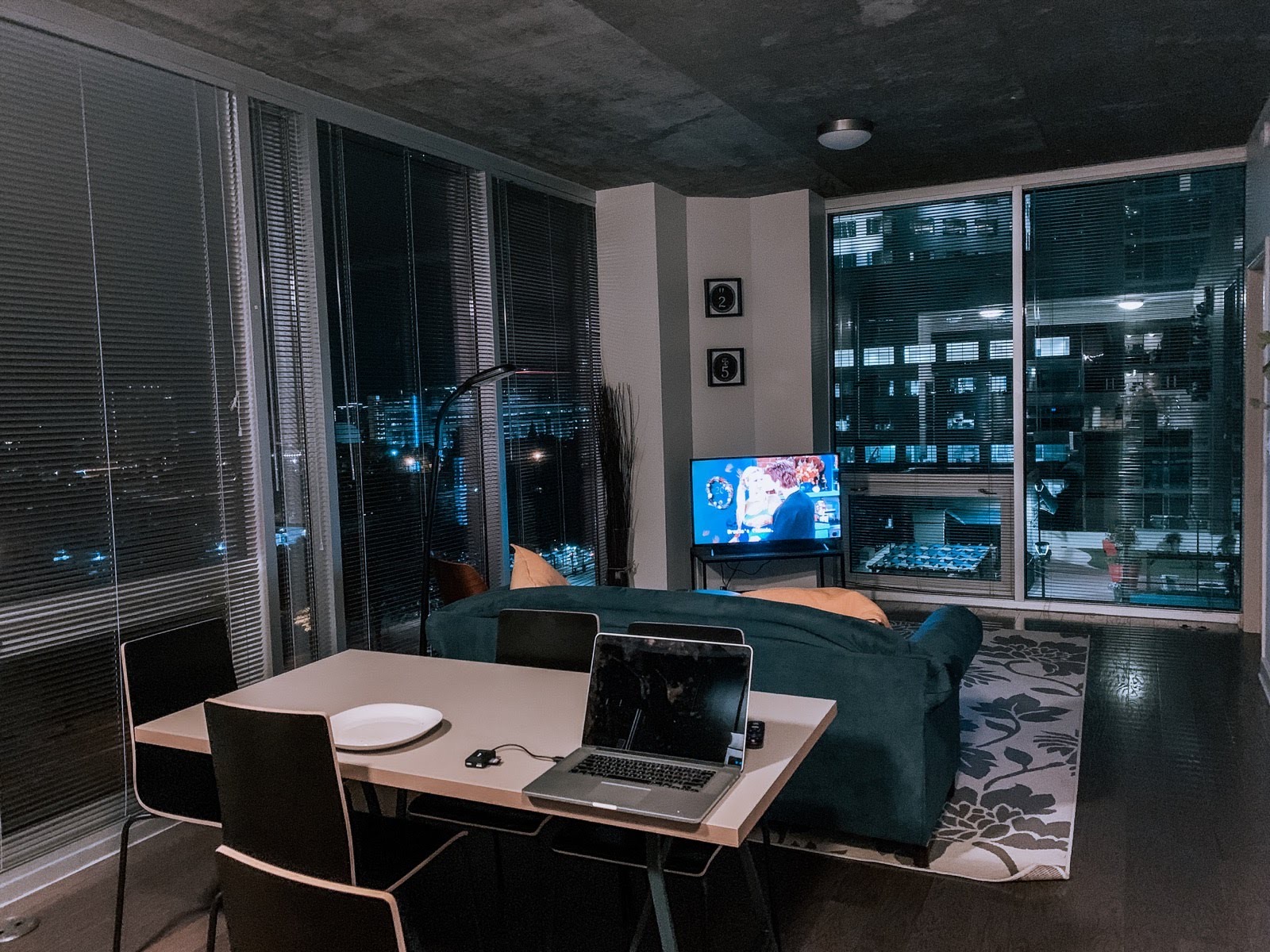 Women in fash photoshoot