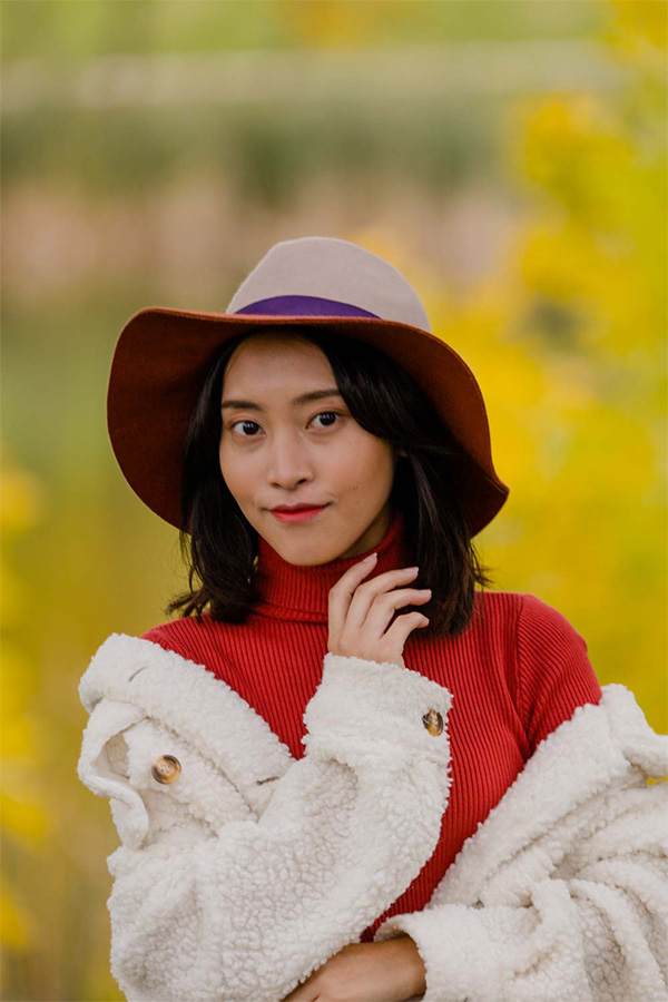 Girl wearing Turtle Teck Autumn Photoshoot | Modeling Portfolio